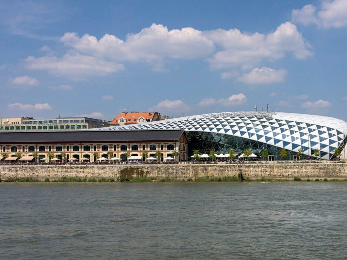 A Bálna Budapest épülete a Duna felől – a BEST FROM CHINA EXPO 2027 helyszíne