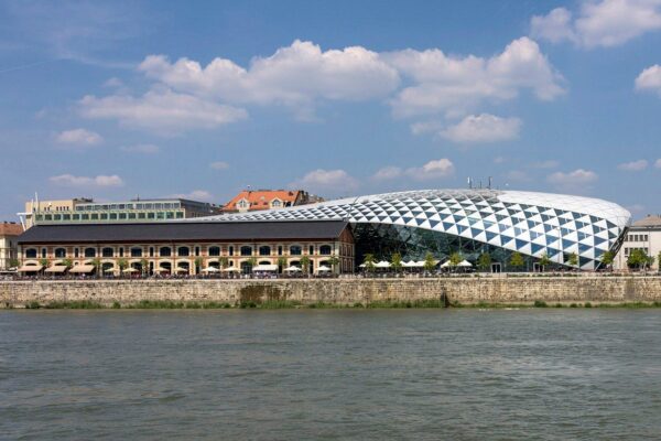 A Bálna Budapest épülete a Duna felől – a BEST FROM CHINA EXPO 2027 helyszíne